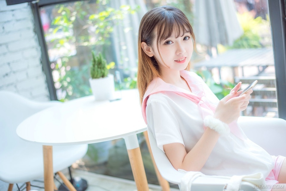 “事急从权，如今既然要用张任，说不得，当用一些手段。”法正微笑道。
